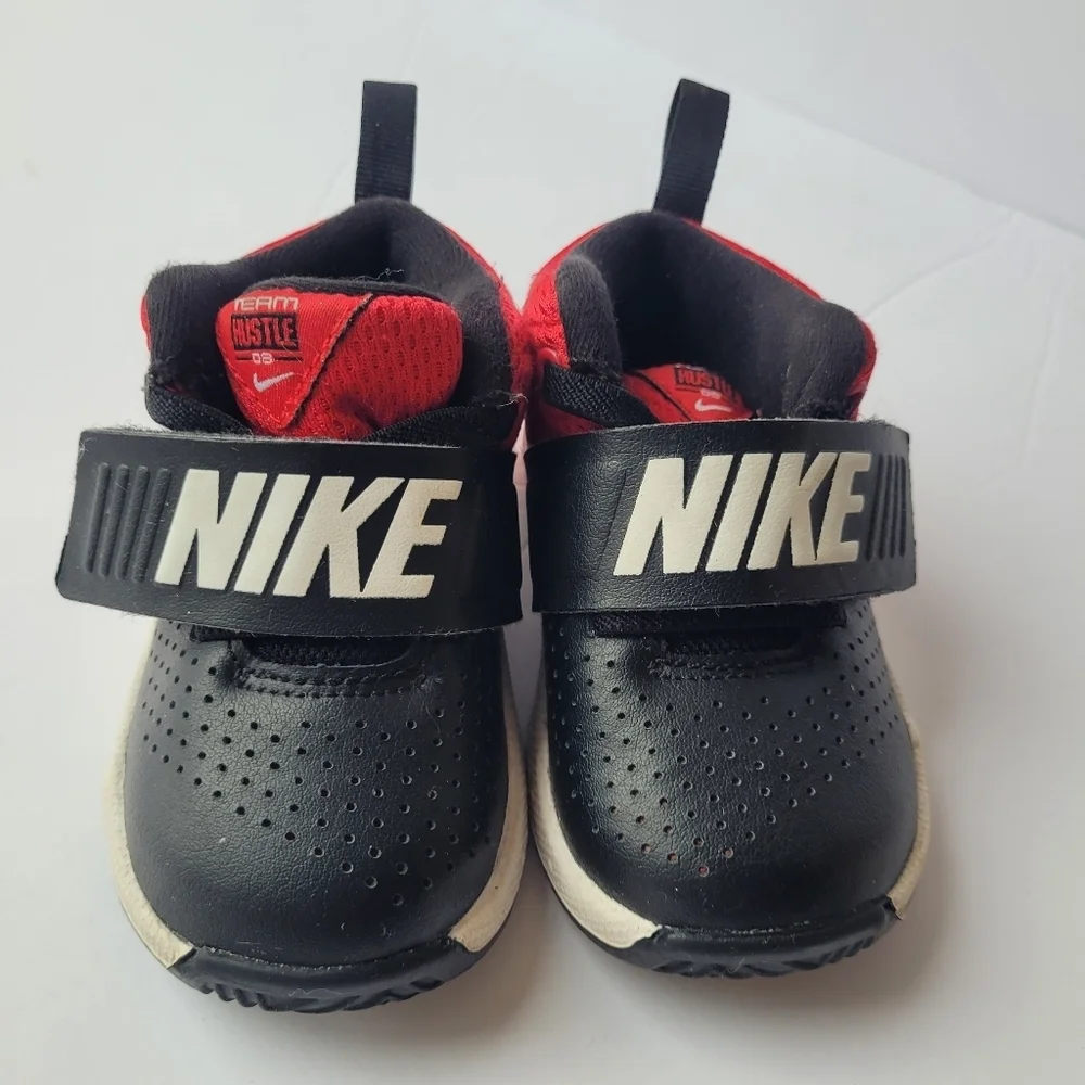 Nike Team Hustle Toddler Kids Red & Black Hightop Tennis Shoes Size 5C
